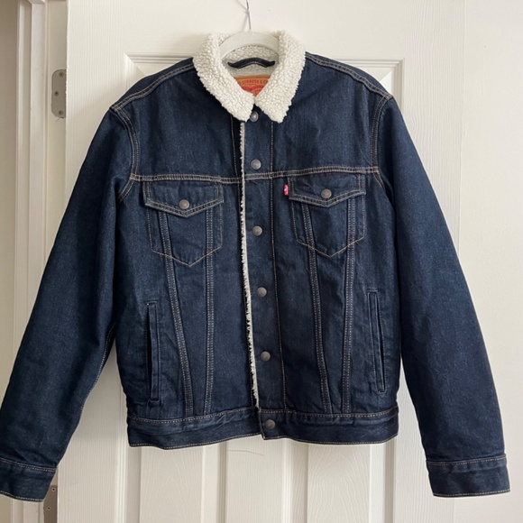 Levi's Sherpa Trucker Style Denim Jacket Dark Wash (New) - Picture 2 of 5
